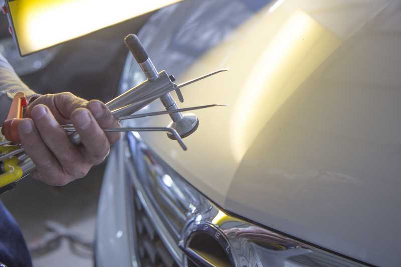 Фото: Инструменты которые убирают вмятины на машине без покраски