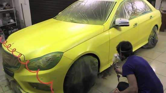 Фото: Покрытие лаком автомобиля после покраски